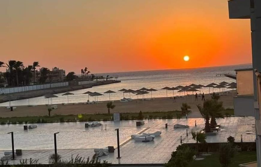 (caire  et giza ,oasis bahrya le désert blanc et noire, aswan , abu simble ,  louxor hurghada   )